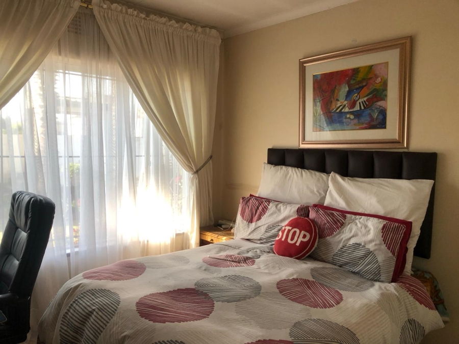 5 Bedroom Property for Sale in Florida Gauteng