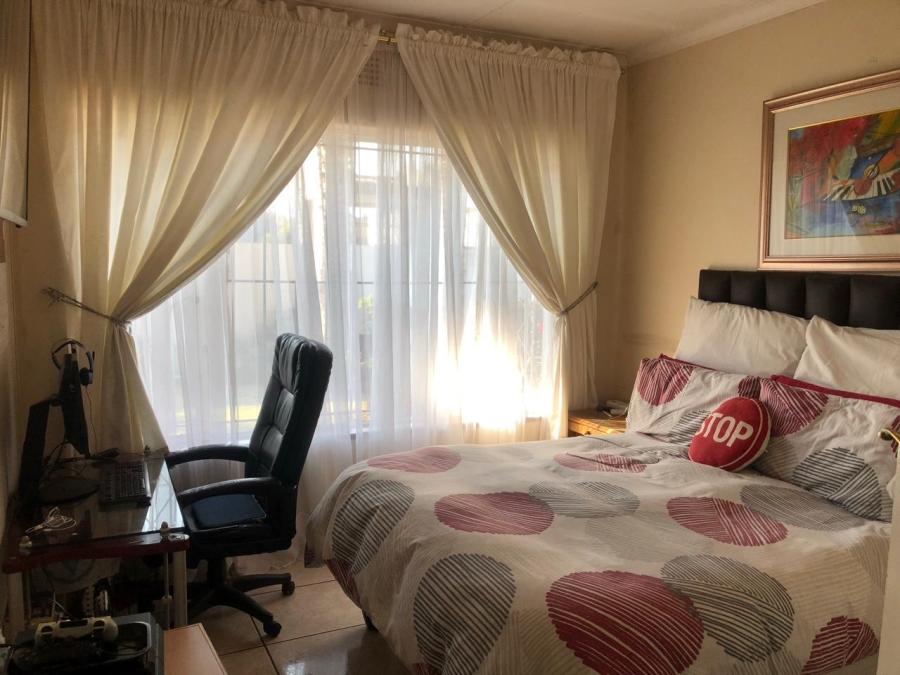 5 Bedroom Property for Sale in Florida Gauteng