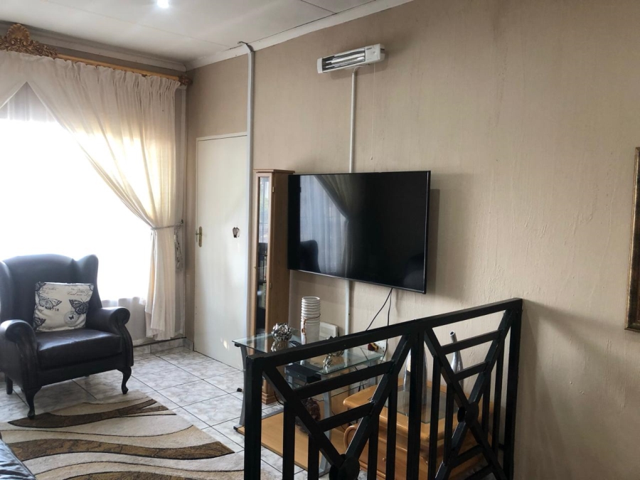 5 Bedroom Property for Sale in Florida Gauteng