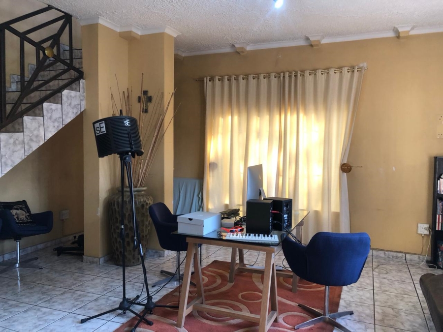 5 Bedroom Property for Sale in Florida Gauteng