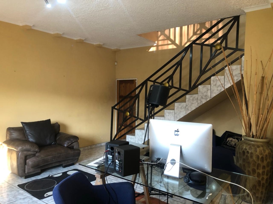 5 Bedroom Property for Sale in Florida Gauteng