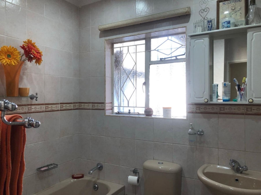 5 Bedroom Property for Sale in Florida Gauteng
