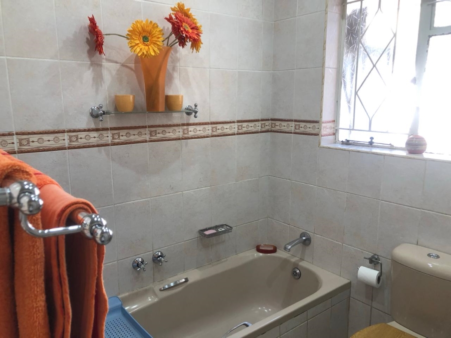 5 Bedroom Property for Sale in Florida Gauteng