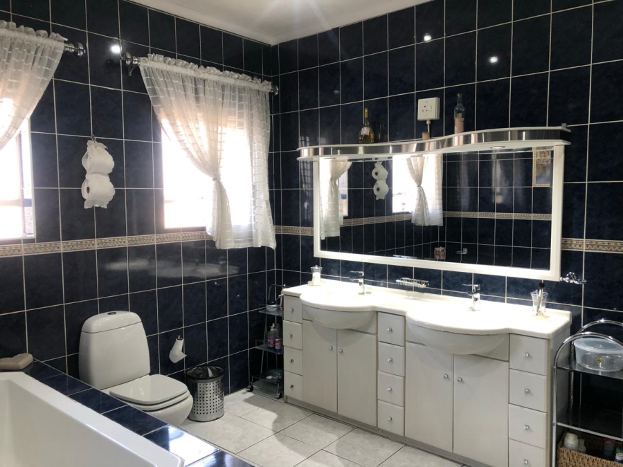5 Bedroom Property for Sale in Florida Gauteng