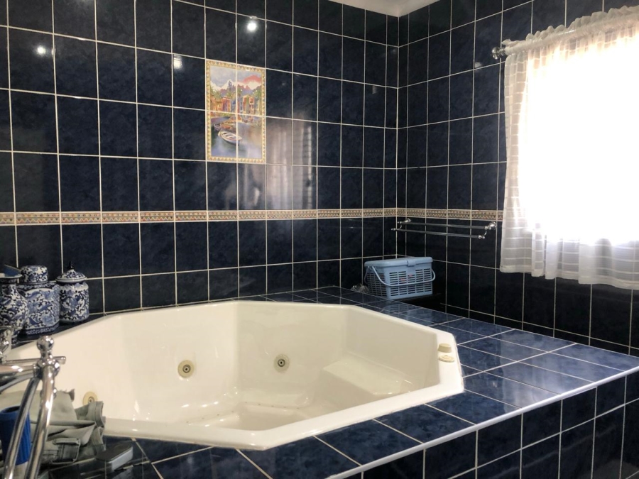 5 Bedroom Property for Sale in Florida Gauteng