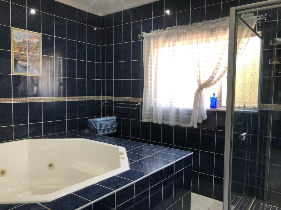 5 Bedroom Property for Sale in Florida Gauteng