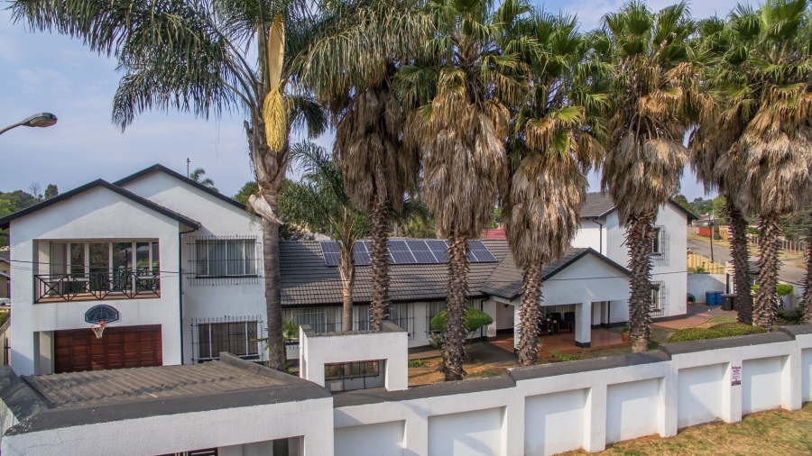 5 Bedroom Property for Sale in Florida Gauteng
