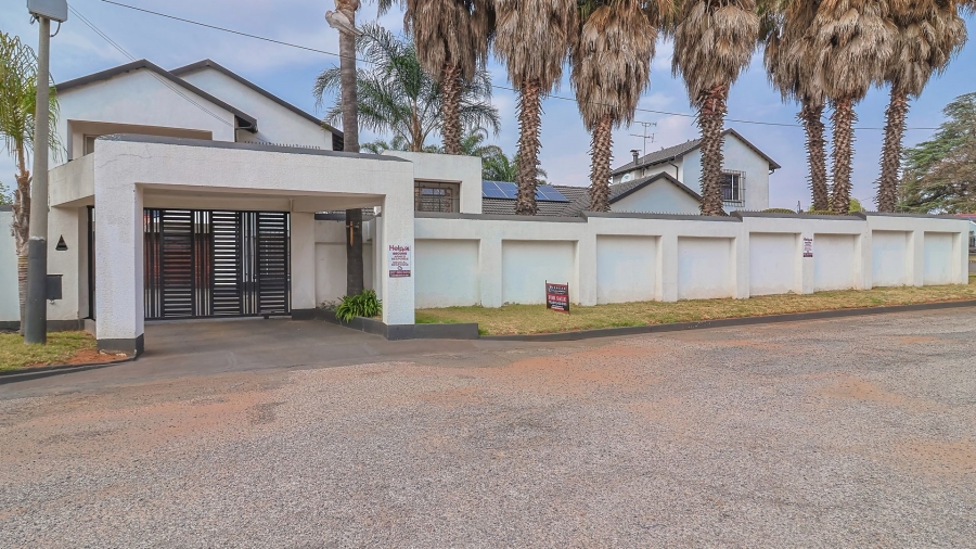 5 Bedroom Property for Sale in Florida Gauteng