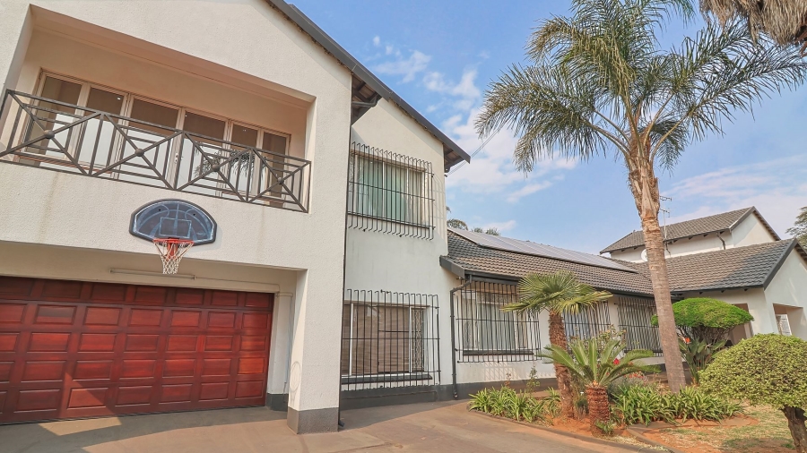 5 Bedroom Property for Sale in Florida Gauteng