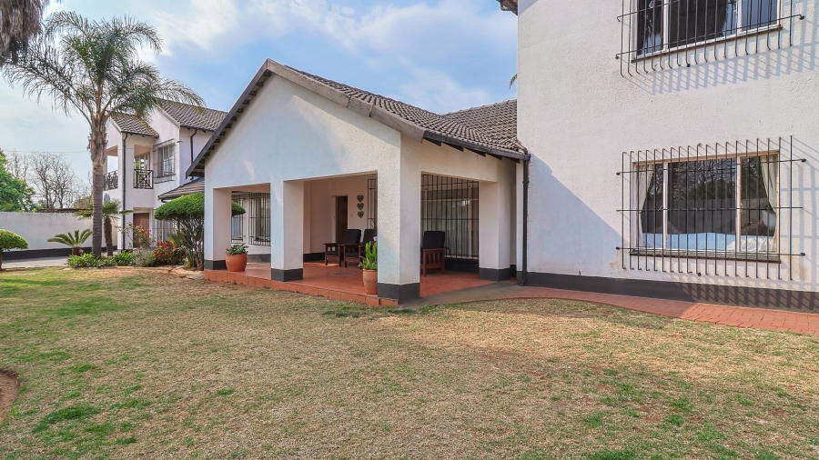 5 Bedroom Property for Sale in Florida Gauteng