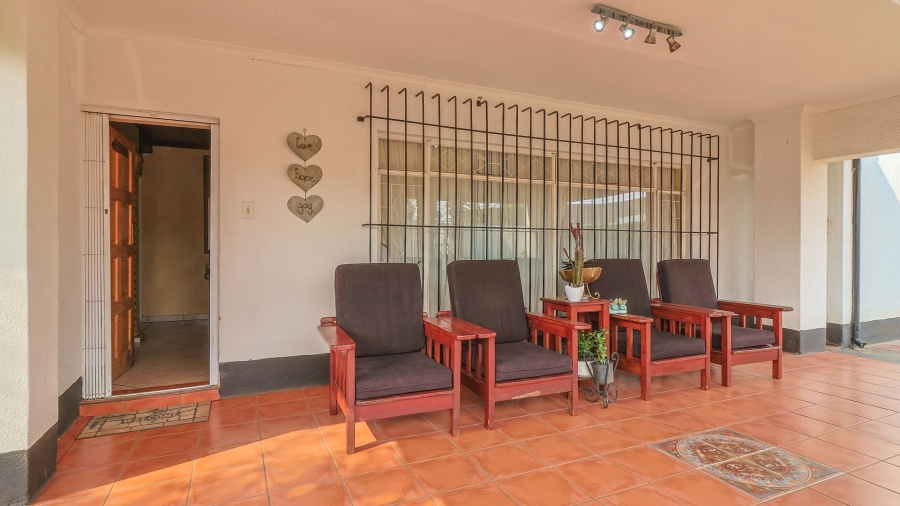 5 Bedroom Property for Sale in Florida Gauteng