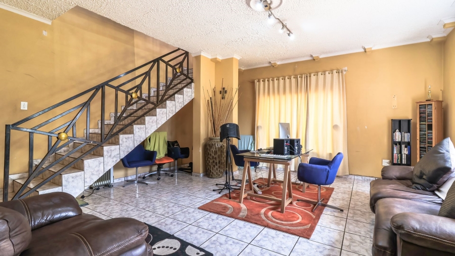 5 Bedroom Property for Sale in Florida Gauteng
