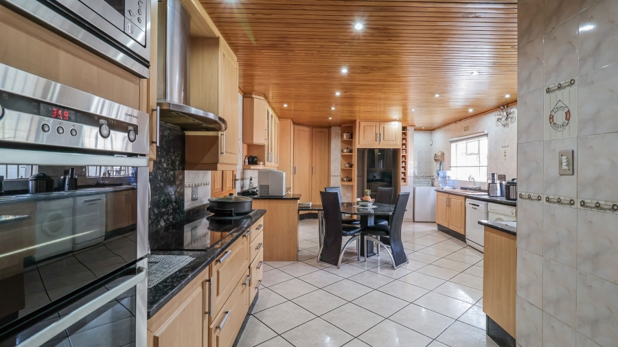 5 Bedroom Property for Sale in Florida Gauteng