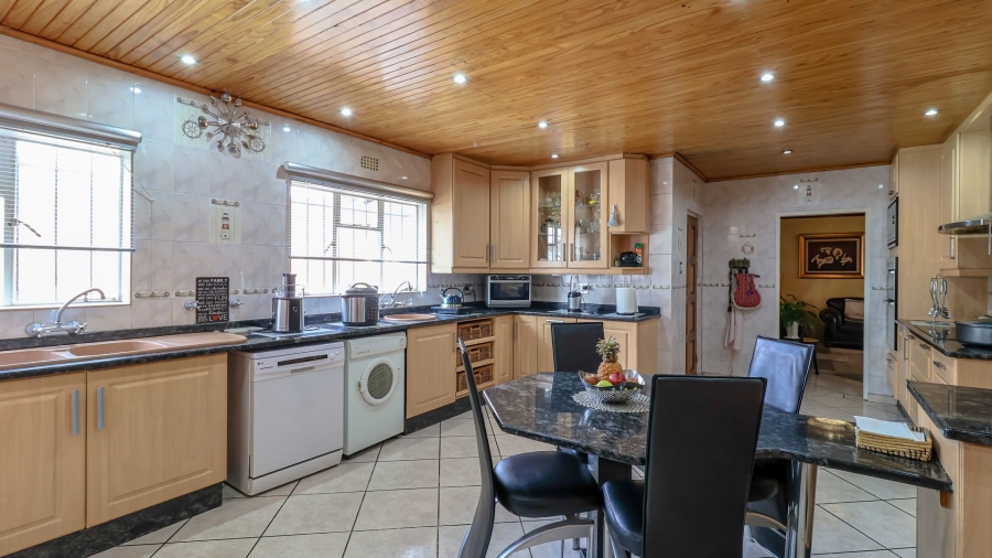 5 Bedroom Property for Sale in Florida Gauteng