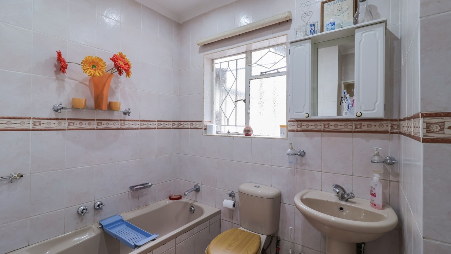 5 Bedroom Property for Sale in Florida Gauteng