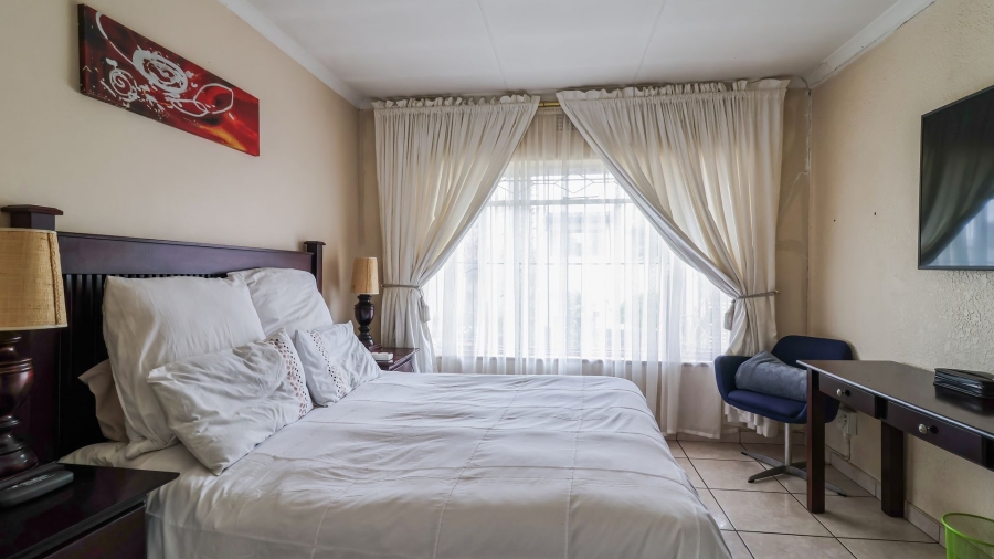 5 Bedroom Property for Sale in Florida Gauteng