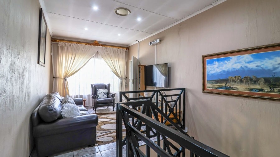 5 Bedroom Property for Sale in Florida Gauteng