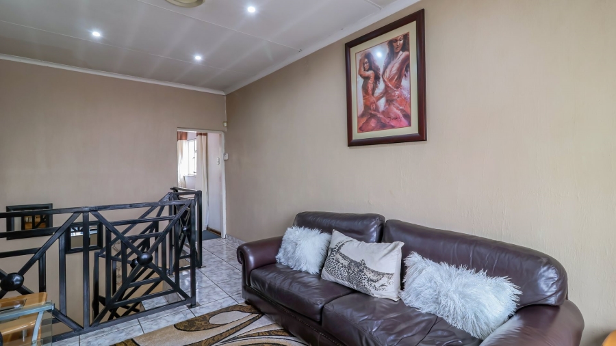 5 Bedroom Property for Sale in Florida Gauteng