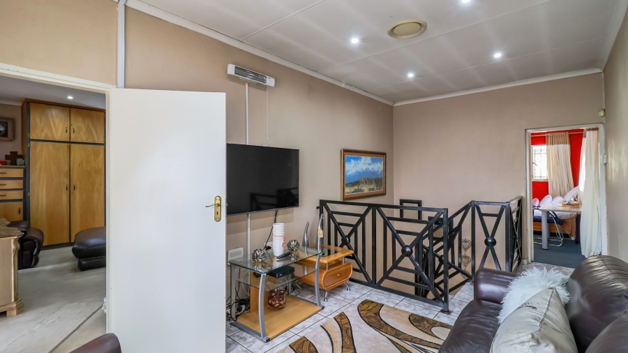 5 Bedroom Property for Sale in Florida Gauteng