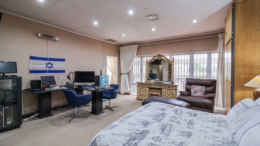5 Bedroom Property for Sale in Florida Gauteng