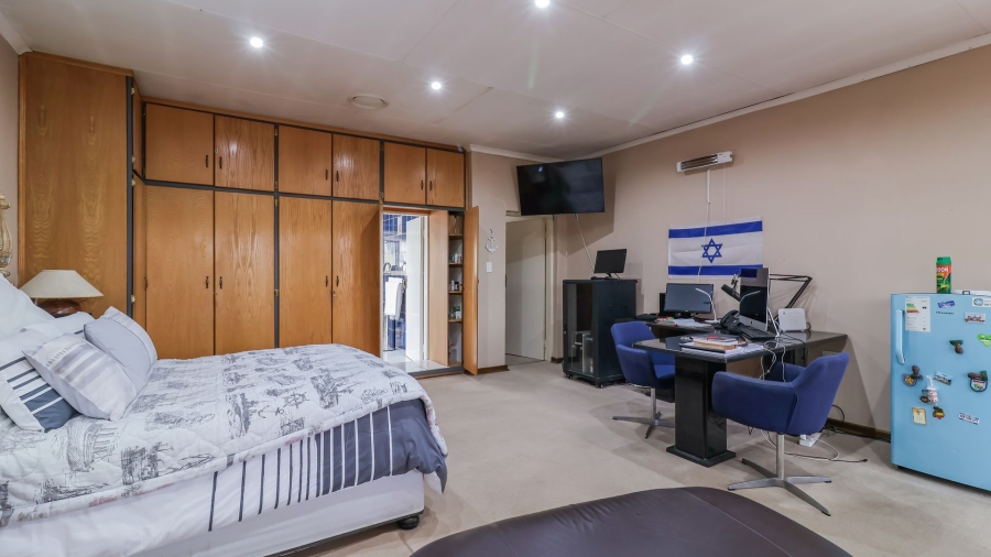 5 Bedroom Property for Sale in Florida Gauteng