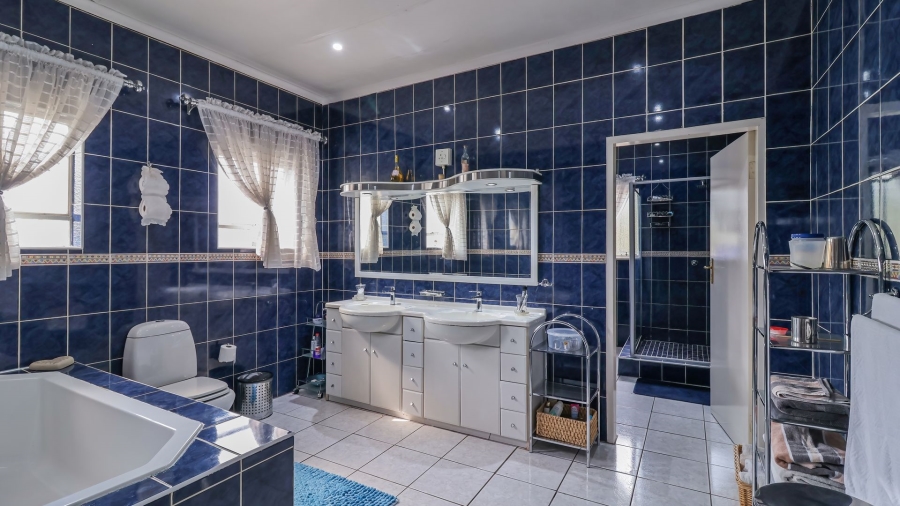 5 Bedroom Property for Sale in Florida Gauteng