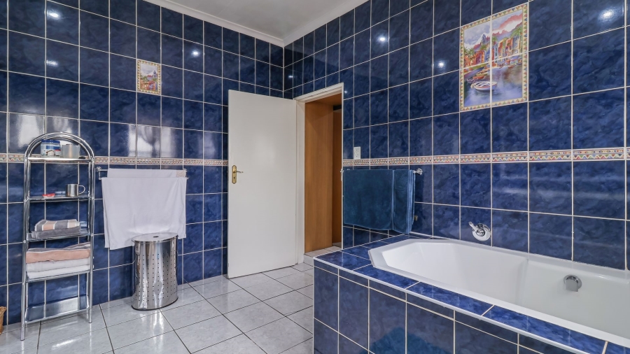 5 Bedroom Property for Sale in Florida Gauteng