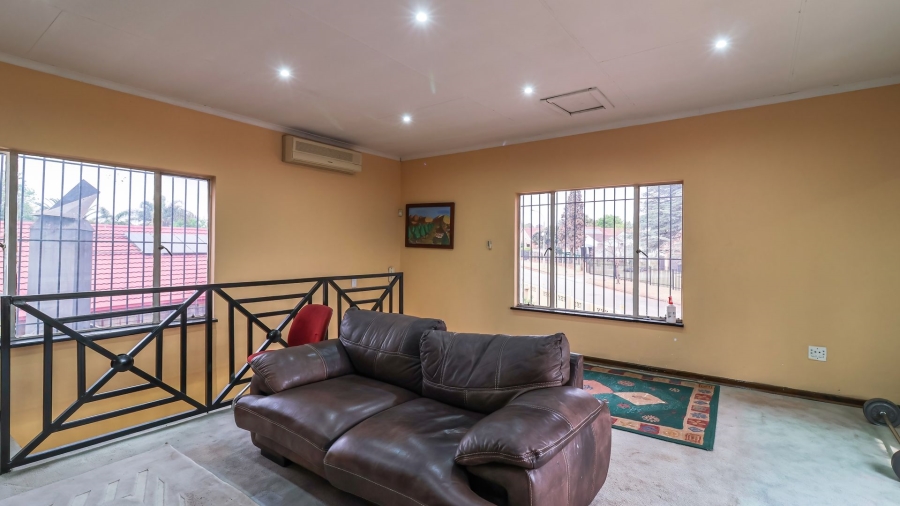 5 Bedroom Property for Sale in Florida Gauteng