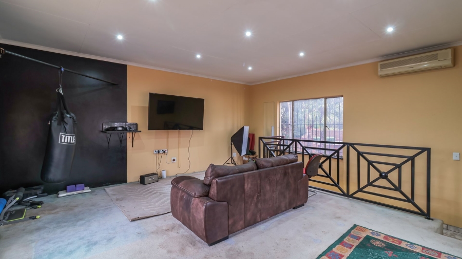 5 Bedroom Property for Sale in Florida Gauteng