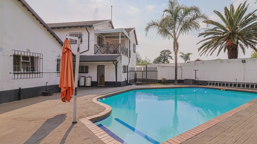 5 Bedroom Property for Sale in Florida Gauteng