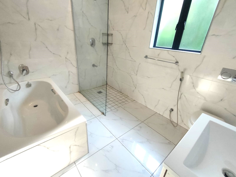 To Let 2 Bedroom Property for Rent in Emmarentia Gauteng