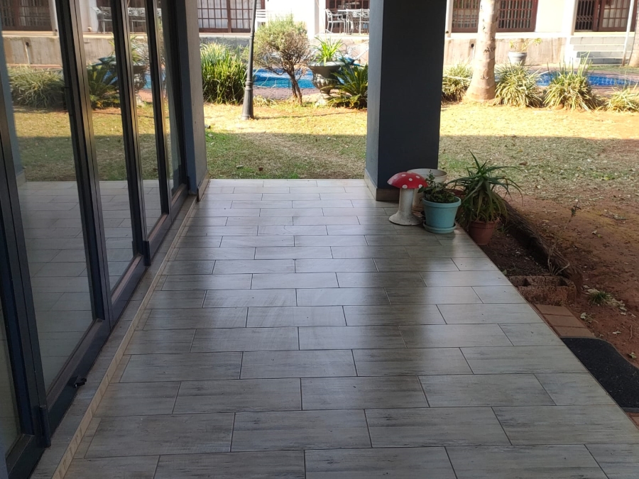 To Let 2 Bedroom Property for Rent in Emmarentia Gauteng