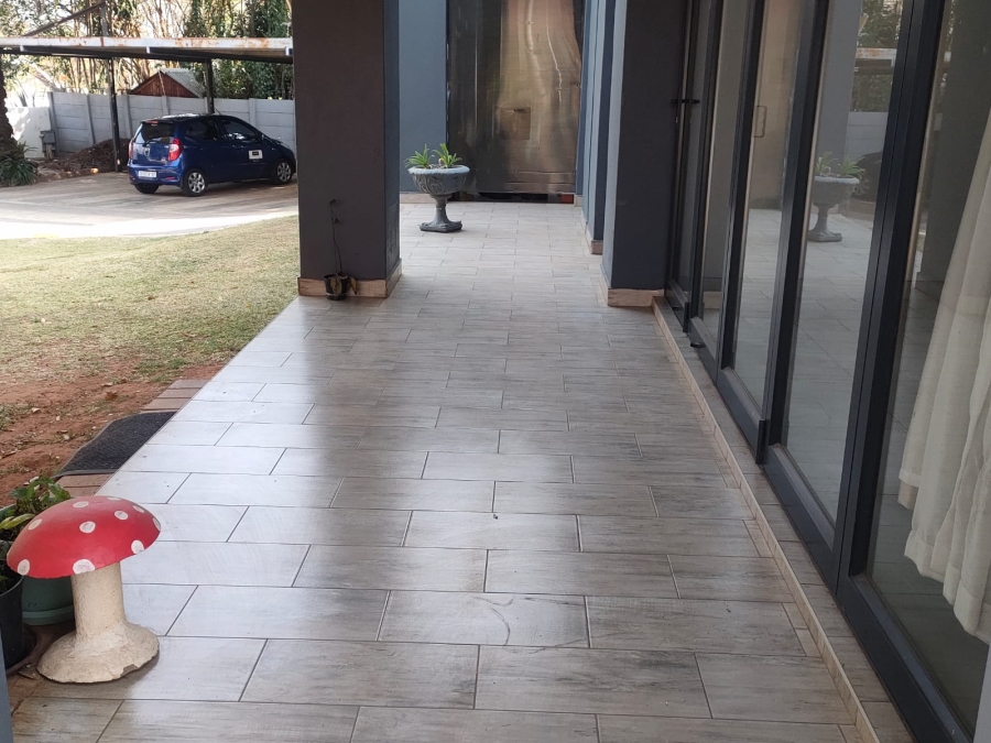 To Let 2 Bedroom Property for Rent in Emmarentia Gauteng