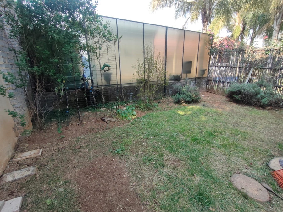 To Let 2 Bedroom Property for Rent in Emmarentia Gauteng