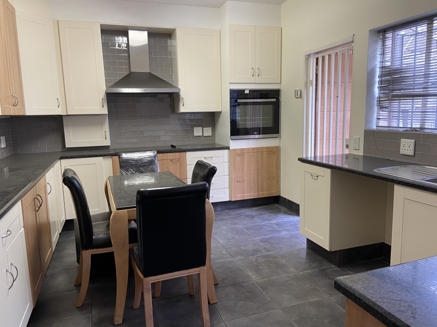 To Let 4 Bedroom Property for Rent in Victory Park Gauteng