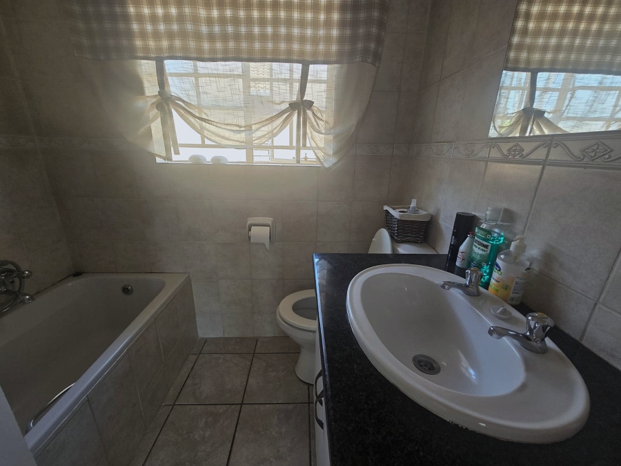 2 Bedroom Property for Sale in Annlin Gauteng