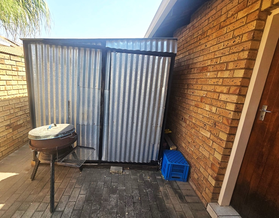 2 Bedroom Property for Sale in Annlin Gauteng