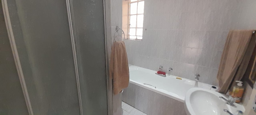 3 Bedroom Property for Sale in Wapadrand Gauteng