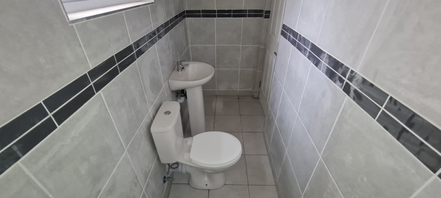 5 Bedroom Property for Sale in Edenvale Central Gauteng