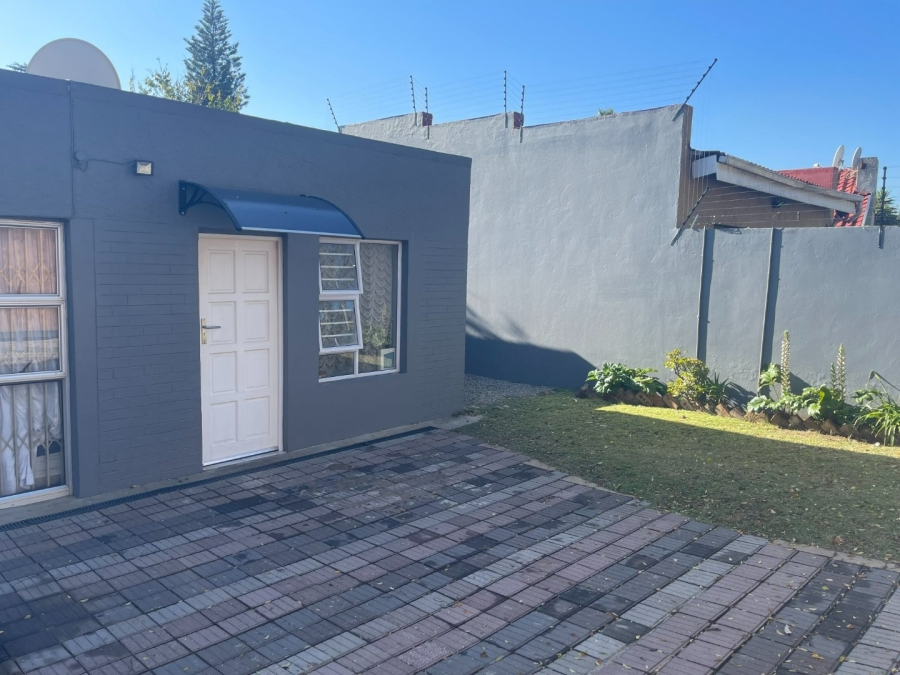 5 Bedroom Property for Sale in Edenvale Central Gauteng