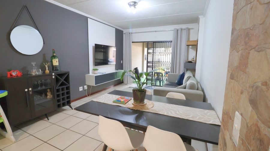 To Let 2 Bedroom Property for Rent in Lonehill Gauteng