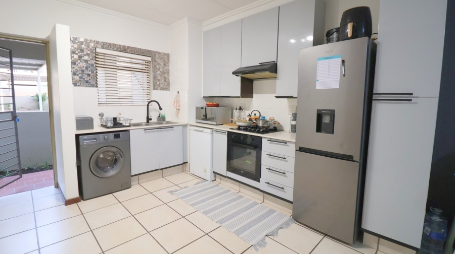 To Let 2 Bedroom Property for Rent in Lonehill Gauteng