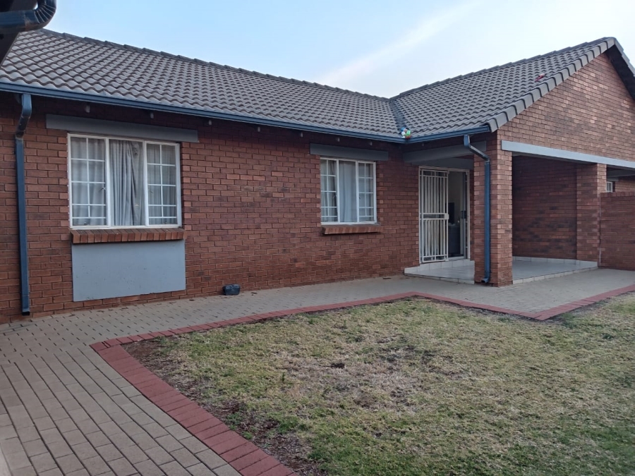 3 Bedroom Property for Sale in Monavoni Gauteng