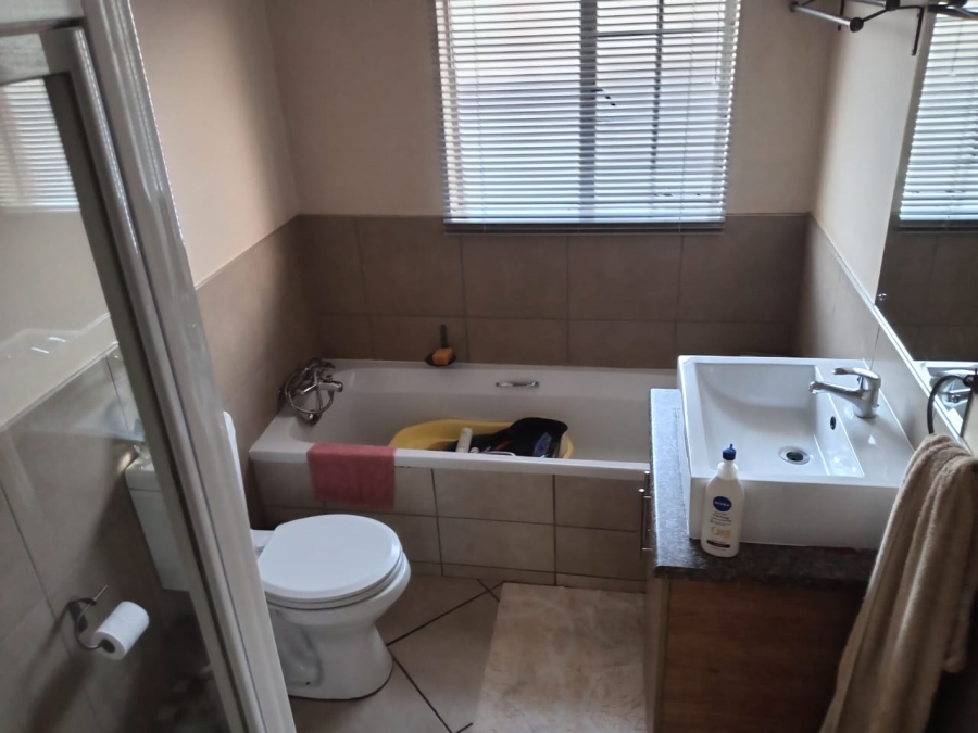 3 Bedroom Property for Sale in Monavoni Gauteng