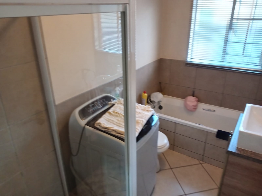 3 Bedroom Property for Sale in Monavoni Gauteng