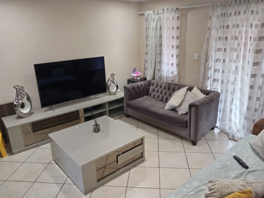 3 Bedroom Property for Sale in Monavoni Gauteng