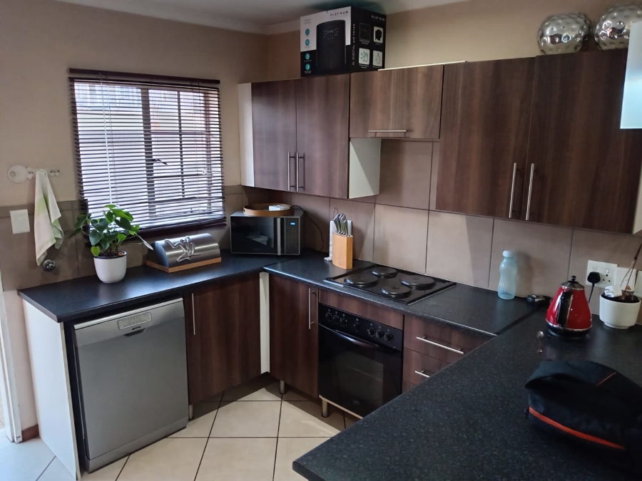 3 Bedroom Property for Sale in Monavoni Gauteng