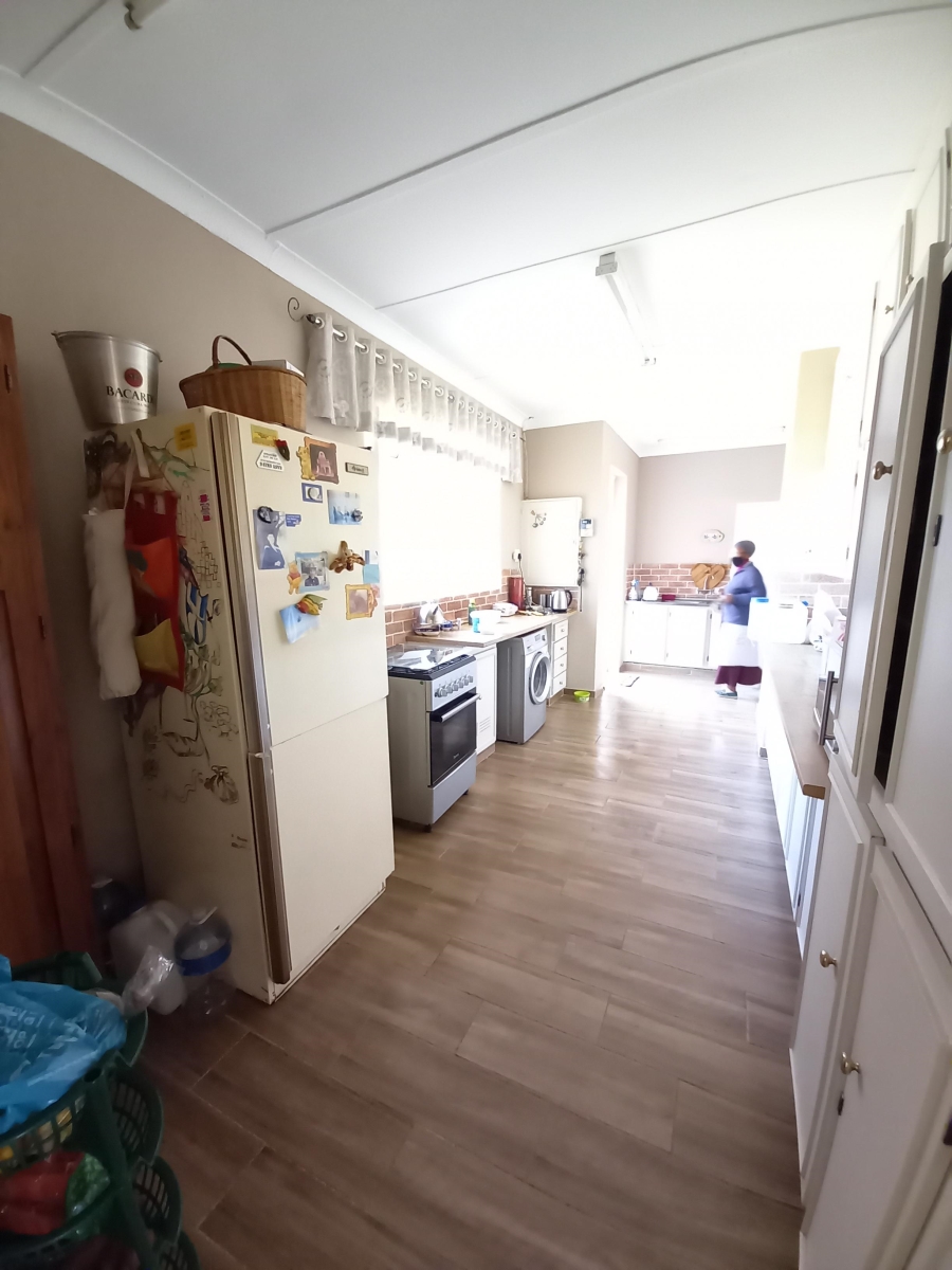 To Let 2 Bedroom Property for Rent in Waverley Gauteng