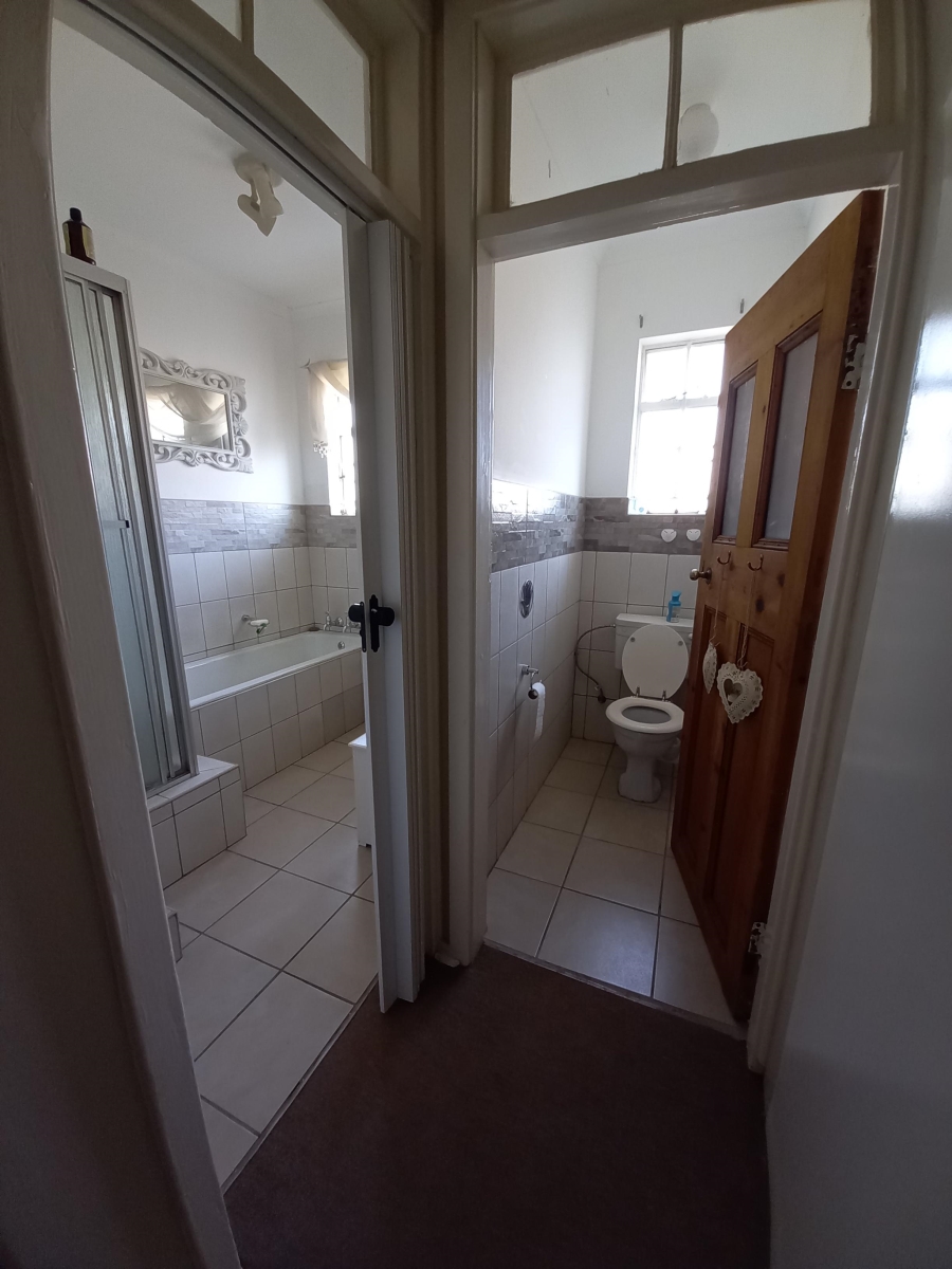 To Let 2 Bedroom Property for Rent in Waverley Gauteng