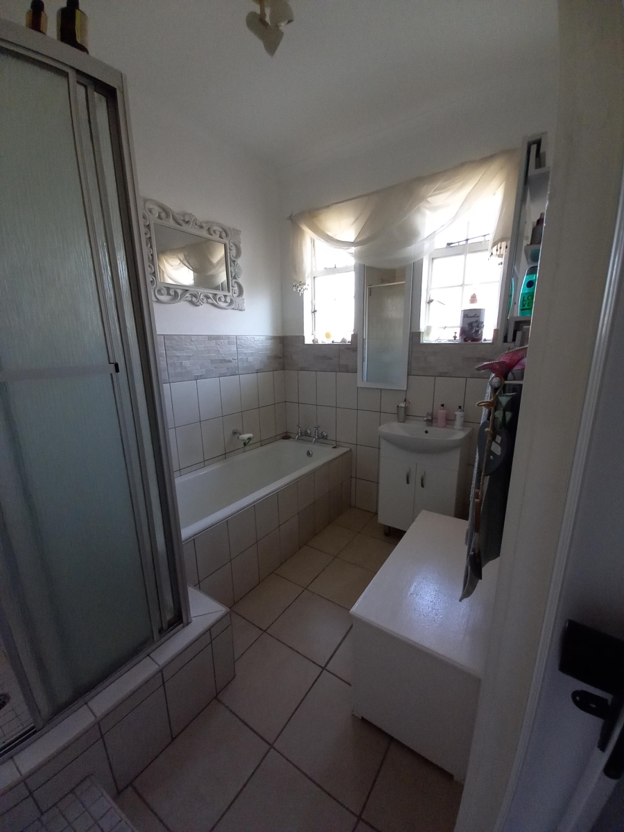 To Let 2 Bedroom Property for Rent in Waverley Gauteng